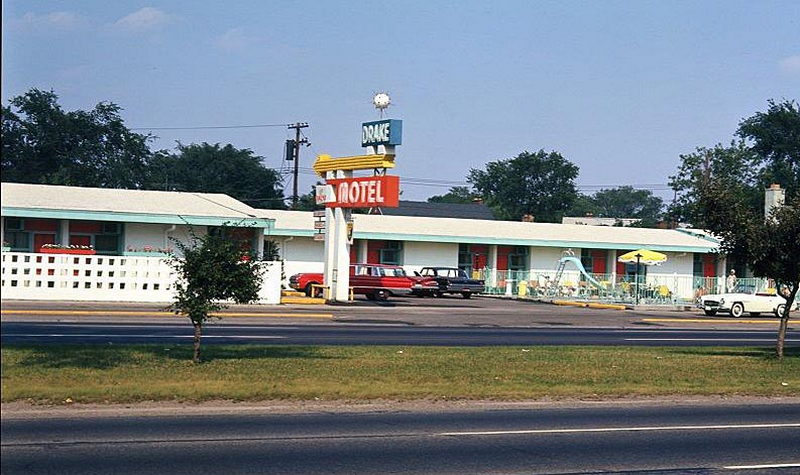 Drake Motel (Dunes Motel) - Postcard (newer photo)